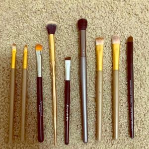 Makeup brushes